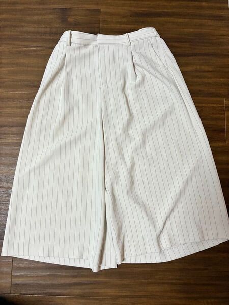 ユニクロ ドレープガウチョパンツ ストライプ ホワイト M きれいめ 春夏
