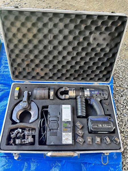 【中古品】カクタス(CACTUS) コードレス電動油圧式圧着工具 EV-250DL 圧着範囲14~250mm2