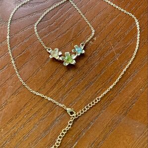 3色で華やか!モルガナイト ペリドット スカイブルートパーズの花のスマイルラインペンダント ハンドメイド 特別価格