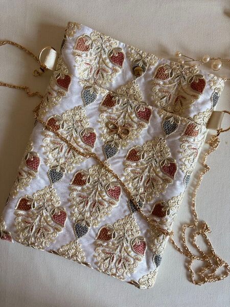 ポシェット*インド刺繍生地スマホショルダーバッグ*フェイクレザー*サコッシュ