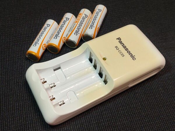 ■ Panasonic 充電器 BQ-CC05 ■ Panasonic 単3形 充電式ニッケル水素電池 EVOLTA エボルタ
