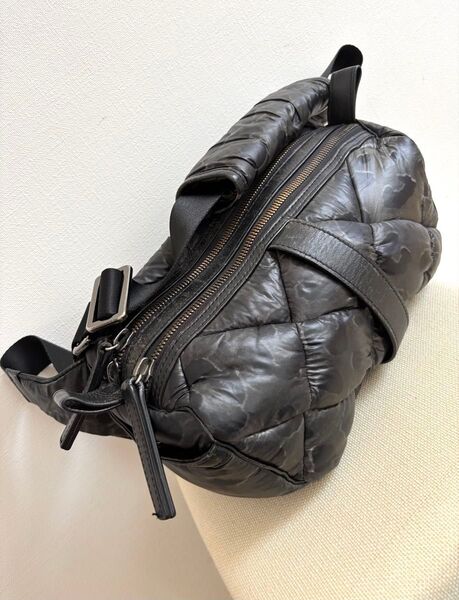 値下げしました!ケンジイケダ ボディバッグ 黒 レオパード 迷彩 キルティング レザー 斜めがけ
