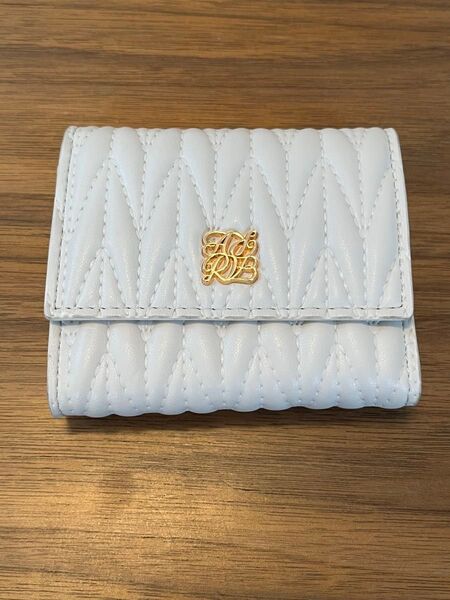 レザー財布、おしゃれ、便利なサイズ、アイボリー