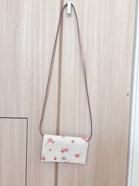 coach ウォレットショルダーバッグ 花柄 ショルダーウォレット クラッチバッグ 斜め掛けショルダーバッグ