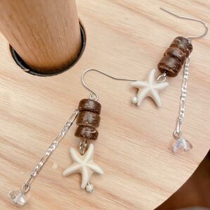 【新品未使用】星 ウッド チェーン ピアス かわいい おしゃれ 個性的 ヒトデ シンプル 大人カジュアル 海 キラキラ
