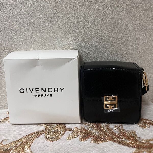 GIVENCHY ノベルティポーチ