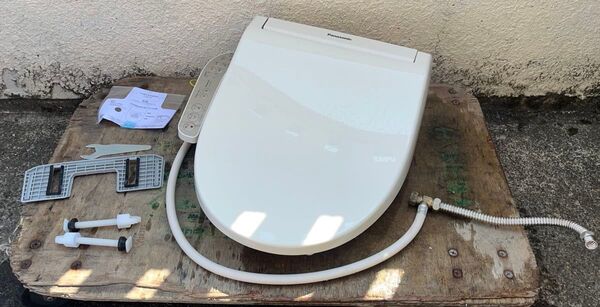 パナソニック 温水洗浄便座 (貯湯式) パステルアイボリーPanasonic ビューティトワレ DL-ENX10-CP箱付