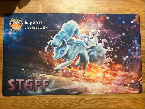 ポケモンカードゲーム ラバープレイマット アローラキュウコン STAFF