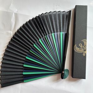 扇子 黒布とエメラルドグリーン グラデーション ホルス 専用箱付き