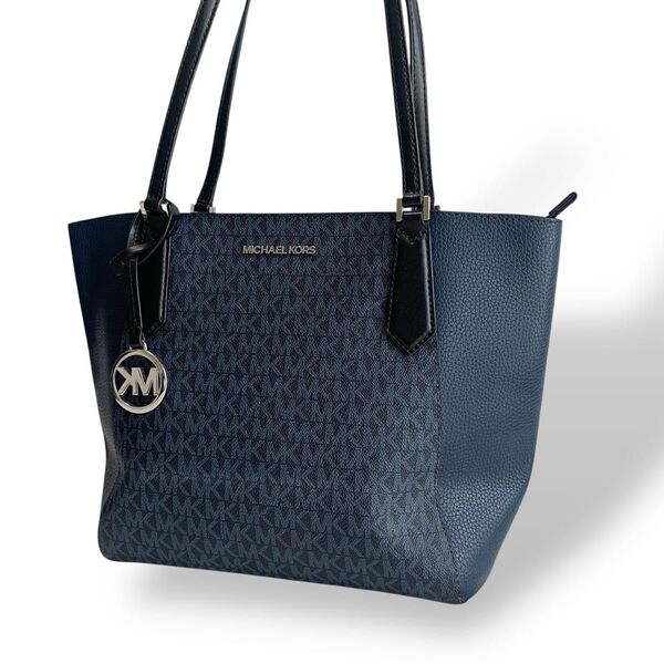 マイケルコース MICHAEL KORS トートバッグ ショルダー A4 肩掛け 総柄 チャーム レザー ネイビー メンズ
