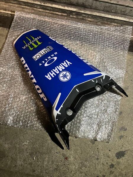 xtz125 リヤカウル リア テールカウル デカール貼り ワレ欠け無し ベースは白 裏は艶消し黒にペイント リアフェンダー