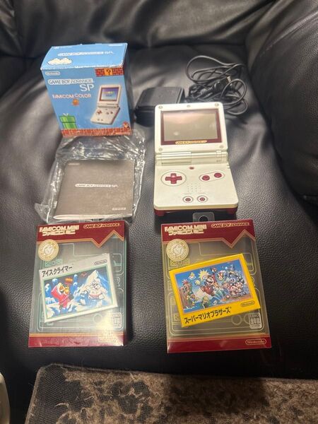 ゲームボーイアドバンスSP 本体 ファミコンカラー 充電器付き カセット2個セット