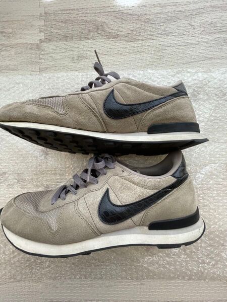 訳あり NIKE ナイキ インターナショナリスト28cmベージュ