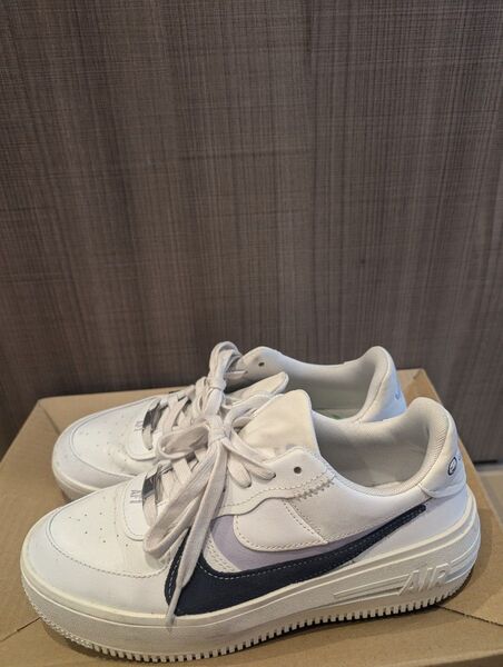 NIKE ナイキエアフォース1 1PLT.AF.ORM LV8