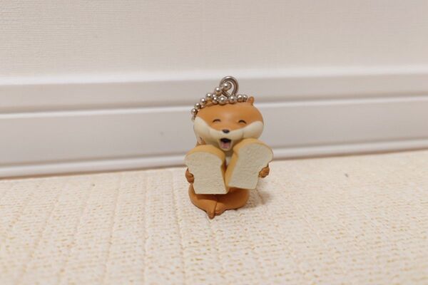 可愛い嘘のカワウソ キーホルダー おいしいものいっぱいコレクション 食パン