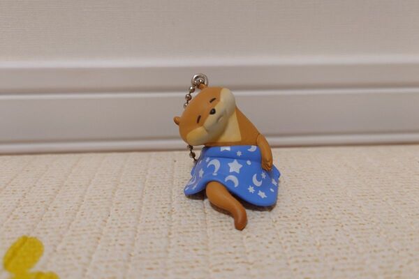 可愛い嘘のカワウソ キーホルダー 「起きてるから大丈夫なの」