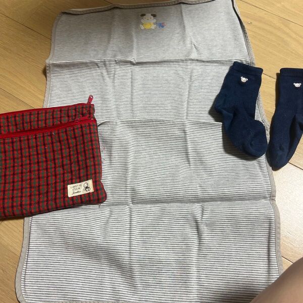 ファミリア おむつ替えシート ポーチ 靴下