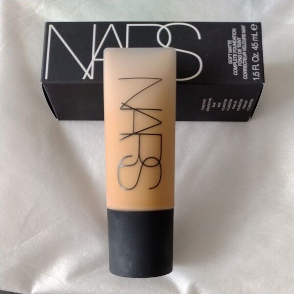 NARS リキッドファンデーション
