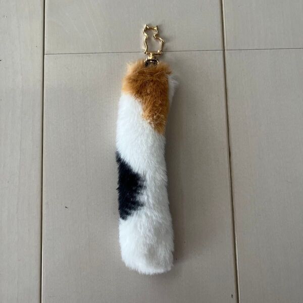 猫のしっぽのキーホルダー Mサイズ 三毛猫 ボア ハンドメイド