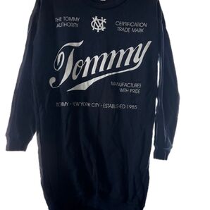Tommyトミー薄手スエットワンピミニチュニックネイビーでかロゴプリントシャツレイヤードコーデママロデオマウジースライムルーアエゴ