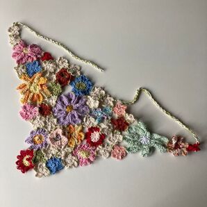 花モチーフカラフル手編みバブーシュカ ハンドメイド 手編み ハンドメイド 花 モチーフ お花のモチーフ