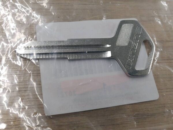 新品☆スズキ 純正正規品 ロゴ入り 鍵 ブランクキー ジムニー JA11 JA12 JA22 ジムニーシエラ JB32 JB31