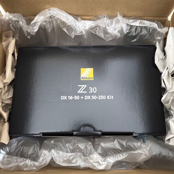 Nikon ミラーレスカメラ Z30 ダブルズームキット 新品未開封