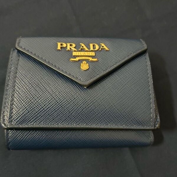 PRADA 三つ折り財布