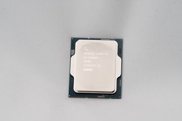 使用100時間程度 動作品 intel core i9 13900KF SRMBJ i9-13900KF 第13世代インテルCPU