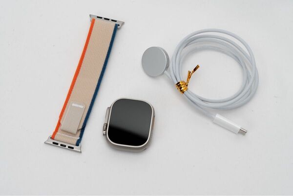 来年2月まで保証有保護フィルム付 Apple Watch ULTRA2 GPS+Cellularモデル チタニウムケース アップル