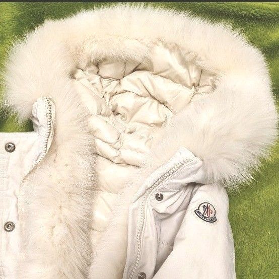 MONCLER 大人も着用可!定価50万以上! 激レアカラー&モデル!身幅44 12a 00 0 小さいサイズ モンクレール