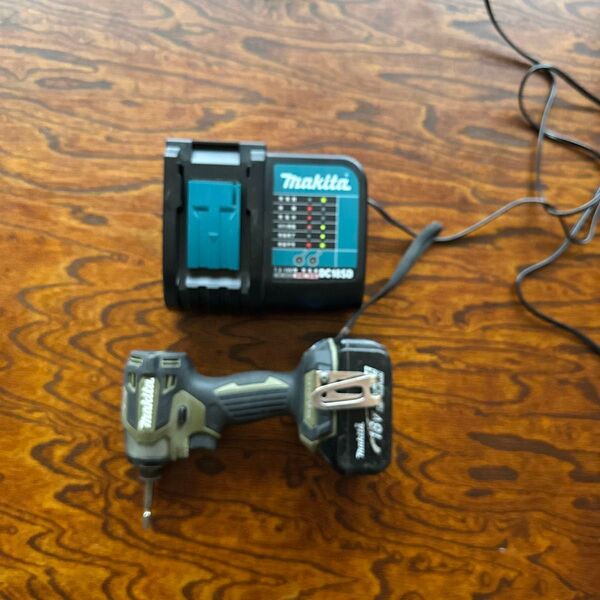 Makita マキタ TD173D 純正バッテリー、純正充電器付 18v充電式インパクトドライバ
