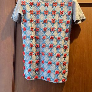 pradaプラダ 花 装飾つき 半袖Tシャツ