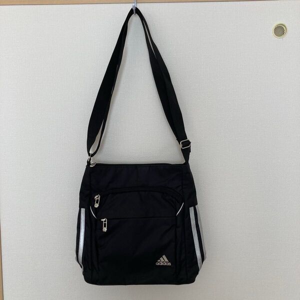 adidasショルダーバッグ