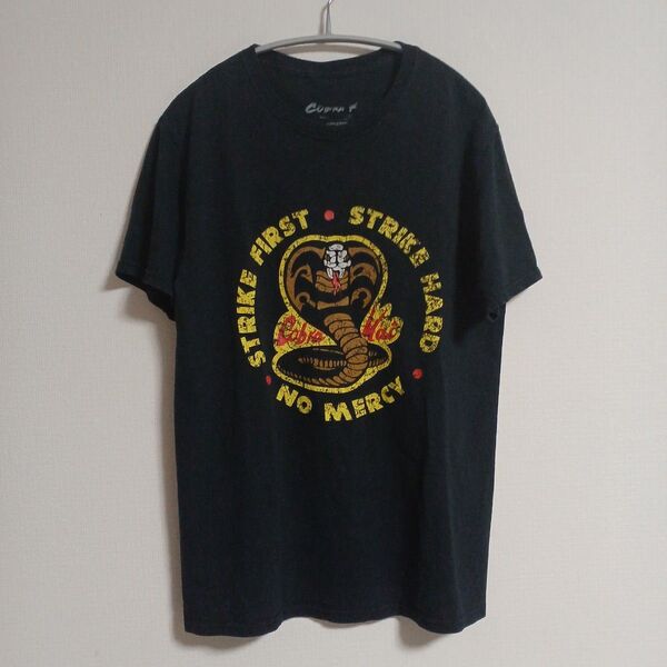 【即日発送】レア品。Cobra Kai Tシャツ 黒 ブラック 映画 コブラ会 空手