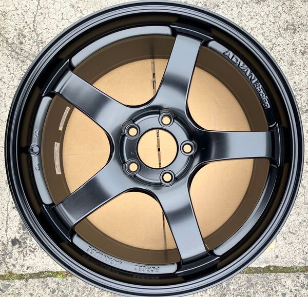 ADVAN Racing GT 18x8.5J 114.3-5H +31 セミグロスブラック 1本のみ②