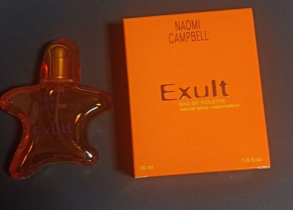 NAOMI CAMPBELL Exult EAU DE TOILETTE 香水 30ml 未使用品