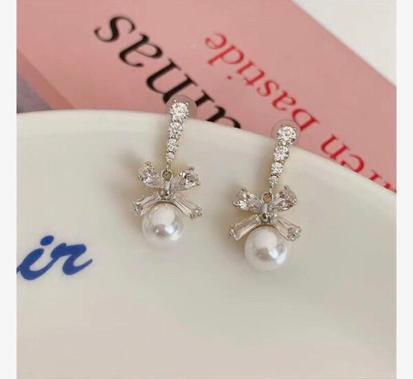 ピアス リボン パール 小ぶり シルバー 韓国 大人かわいい シンプル 上品 華やか 結婚式 パーティー アクセサリー