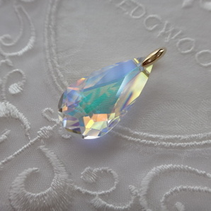 送料無料♪ペンダントトップ♪スワロフスキー♪クリスタルAB♪No.70