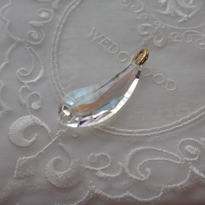 送料無料★新品★スワロフスキー★ネックレストップ★斜めしずく★オーロラ