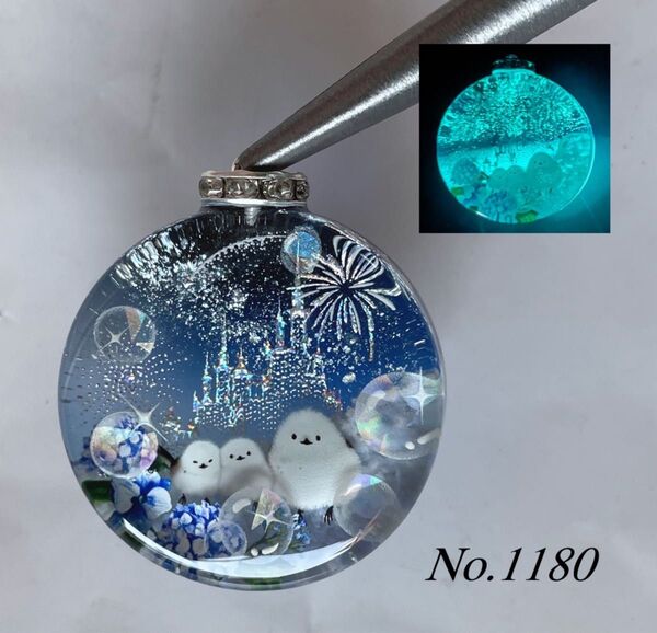 レジン/雲の上の古城とシマエナガ 花火 紫陽花 蓄光 オルゴナイトネックレス