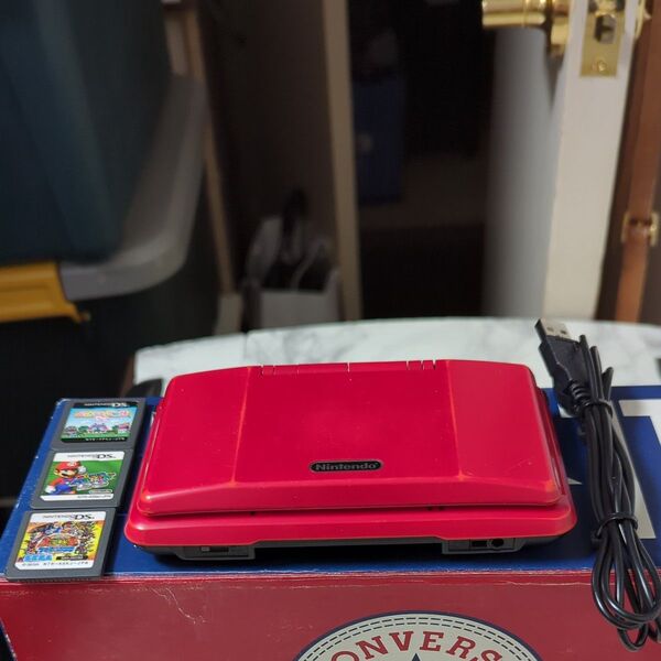 Nintendo DS&充電ケーブル&ソフト3枚 セット