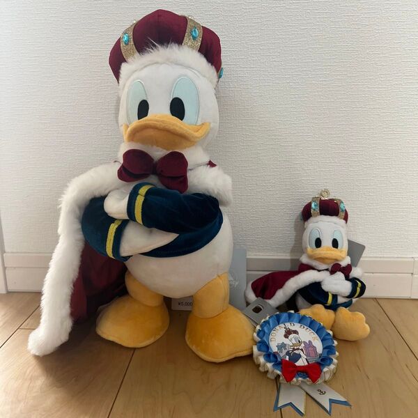 ディズニー ディズニーストア ドナルド ぬいぐるみ ぬいぐるみキーチェーン ロゼット缶バッジ