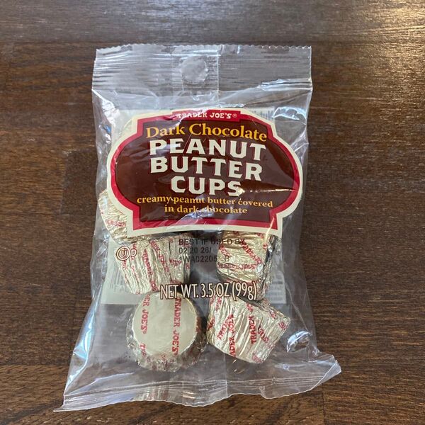 Trader Joe's ダークチョコレートピーナッツバターカップ