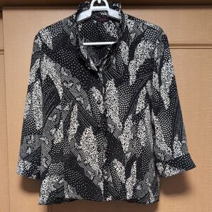 ブラウス ちりめん素材 七分袖 モノトーン 花柄