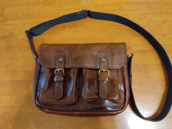 期間限定出品【極美品】Fossil フォッシル 高級メッセンジャーバッグ本革艶革 ショルダーバッグ ブラウンレザー 斜め掛けバッグ