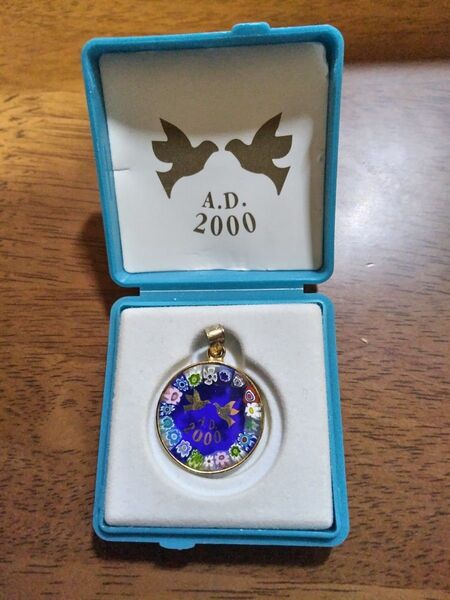 2000 年記念品ベネチアンガラスペンダントトップ・未使用