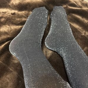 ラメ入りのスパッツ (かかとの空いたトレンカタイプ) 黒
