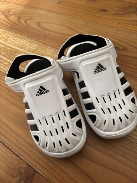 adidas オープントゥサンダル ホワイト/ブラック 16センチ
