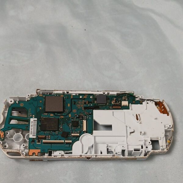 PSP-2000 シェル+マザーボード 純正ジャンク品